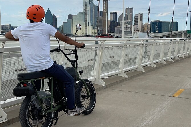Downtown Dallas Sightseeing & History 2 Hour E-Bike tour - Dallas Arts District stop: architecture hits fast