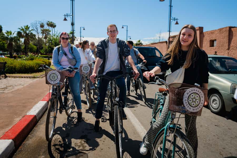 Dutch Bike Tour in Marrakech with Local Guide - Entering the medina: seeing culture at bike speed