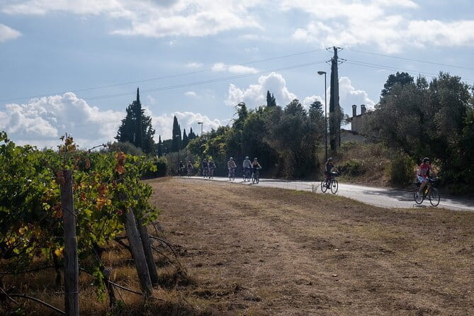 E-bike 2.5 hour Florence & Tuscany With Fresh Olive Oil and Bread - Villa del Poggio Imperiale: Medici power with a countryside backdrop