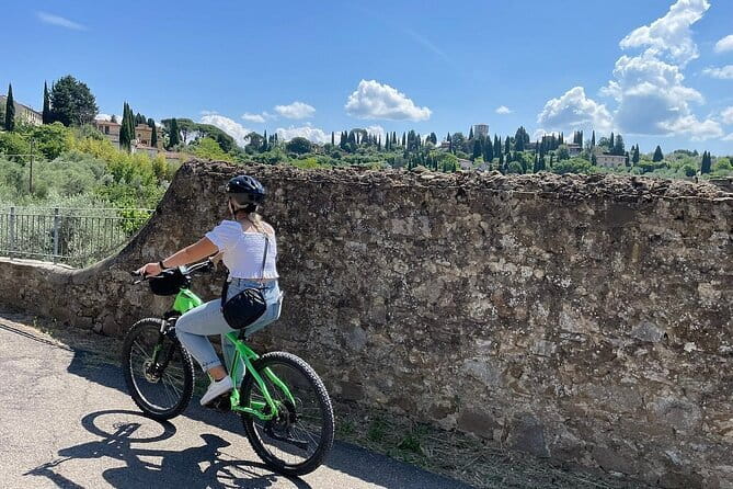 E-bike 2.5 hour Florence & Tuscany With Fresh Olive Oil and Bread - Meeting at Via del Campuccio and getting comfortable fast