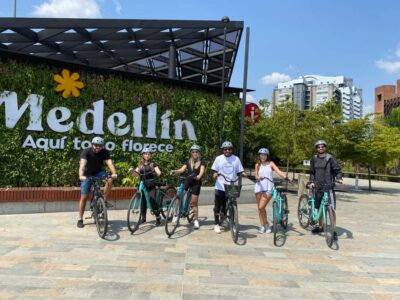 E-Bike City Tour Medellin with Local beer and Snacks - Pueblito Paisa: your 1-hour viewpoint and the city story