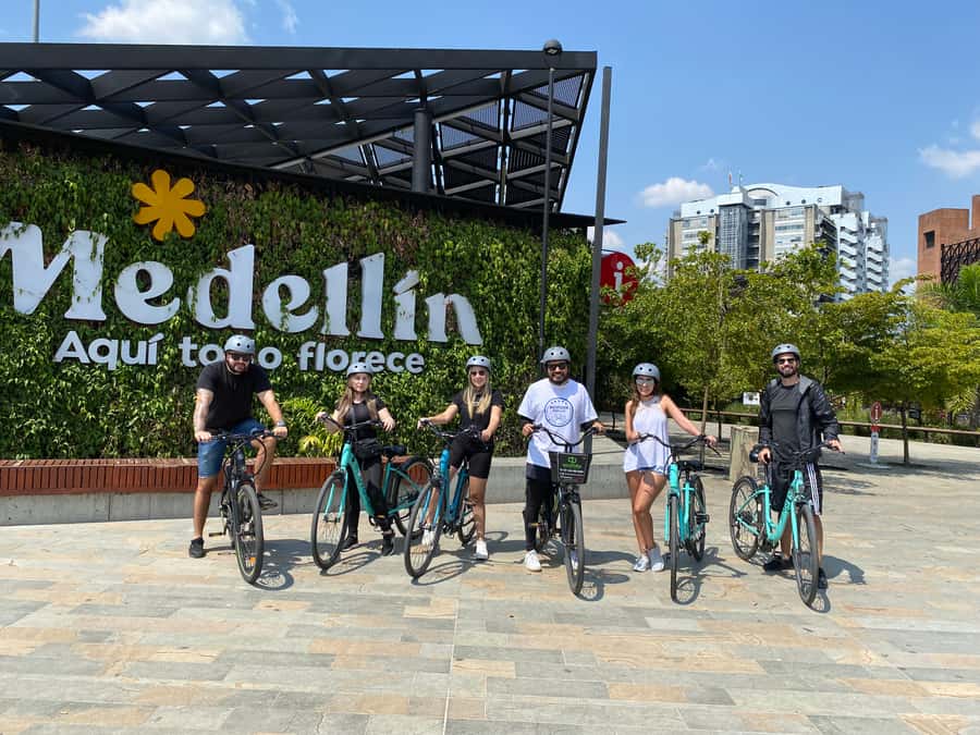 E-Bike City Tour Medellin with Local beer and Snacks - Pueblito Paisa: your 1-hour viewpoint and the city story