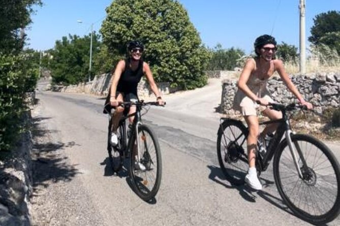 E-Bike, Focaccia and Wine - Maria’s almond cookies and fruit-picking: seasonal taste you can’t buy in a shop