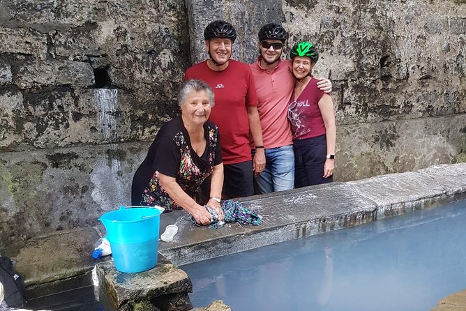 E-Bike Food and Wine Tour in the Sorrento Peninsula - Mozzarella, caciottine, and the cheese-making show
