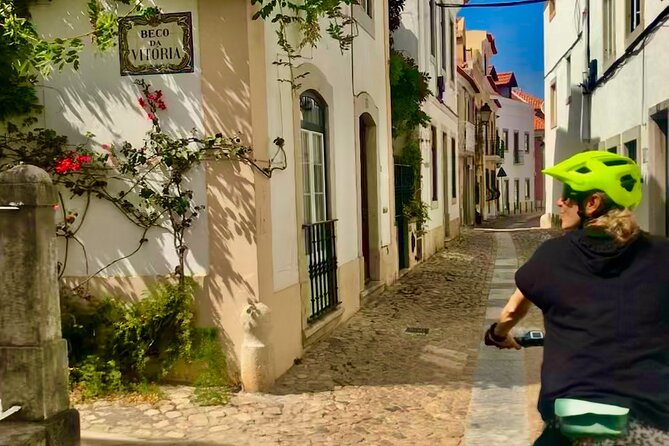 E-bike from Sintra Mountains to Cascais Sea with pickup in Lisbon - Up to Peninha Convent: the climb that ends in a 360° payoff