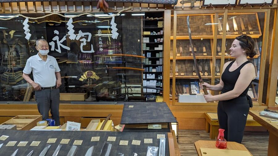 E-Bike Nara Highlights - Todaiji, Knives, Deer, Shrine - Japanese cutlery and the knife store: buy something only if it fits