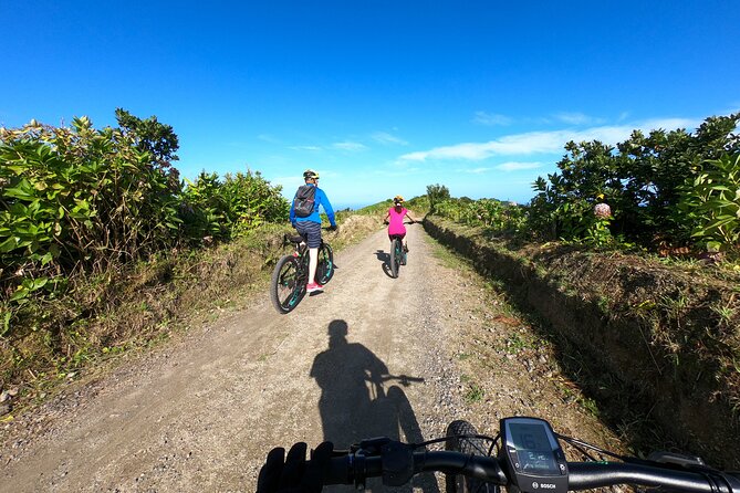 E-bike Sete Cidades- "All Mountain" bike program - Pacing, photos, and road sharing: the main considerations