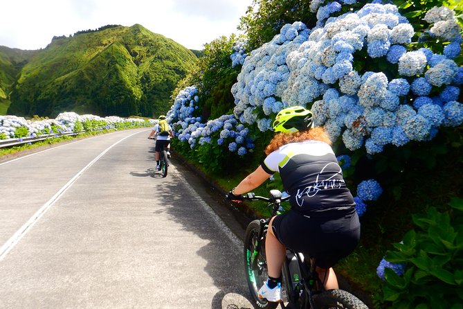 E-bike Sete Cidades- "All Mountain" bike program - The “rim to lakes” concept: why these stops line up so well