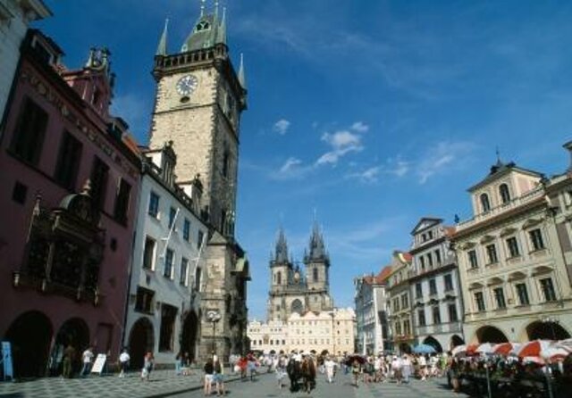 E-BIKE TOUR: 10 Must-See Landmarks & Viewpoints in Prague 1-8per. - Why This 2-Hour E-Bike Loop Works So Well for First-Timers