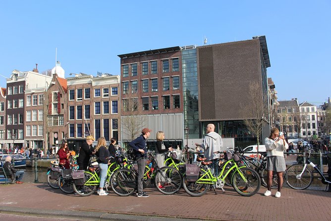 E-Bike Tour, Amsterdam's Highlights and Hidden Gems - Your E-Bike Setup: 3-speed, handbrakes, helmet, and rain gear