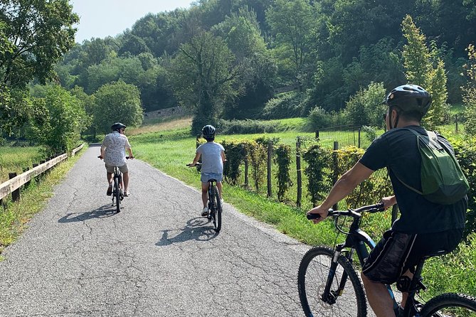 E-bike tour Bergamo - Green hills of Bergamo: scenery almost every turn