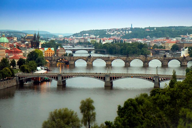 Ebike Prague Tour - Crawling Babies and Kampa Park: quirky art and a perfect bridge corridor