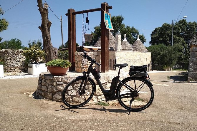 Ebike tours: the villages of Valle d'Itria and tasting of typical products - The Apulian Aqueduct Cycle Route: the countryside stretch that gives meaning