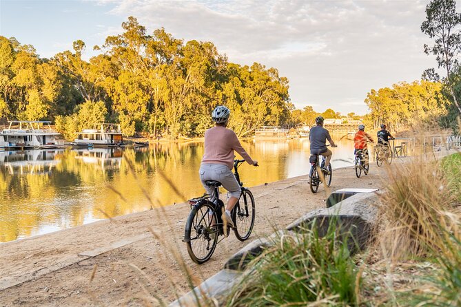Echuca Guided E-Bike Cycling Tour - Getting Started at Murray Esplanade (Near the Visitor Centre)