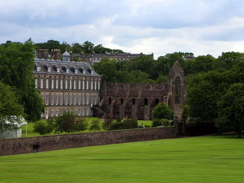 Edinburgh: E-Bike Tour with Scenic Views - Waverley Bridge to the UNESCO New Town: Old Town Drama to New Town Order
