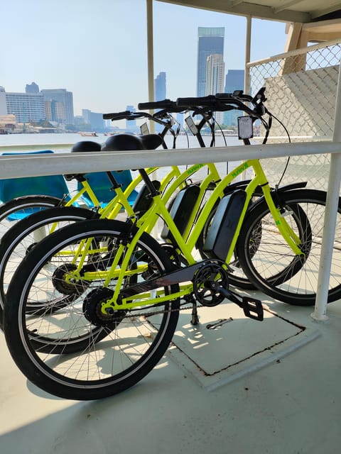 Electric Bike Tour - Santa Cruz Church break: a breather before Thonburi