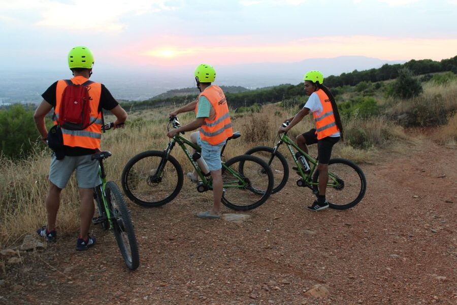 Electric Bike Tour with 2 Options to Explore Granada - Meeting at Cuesta de Gomérez and the 10-minute training that matters