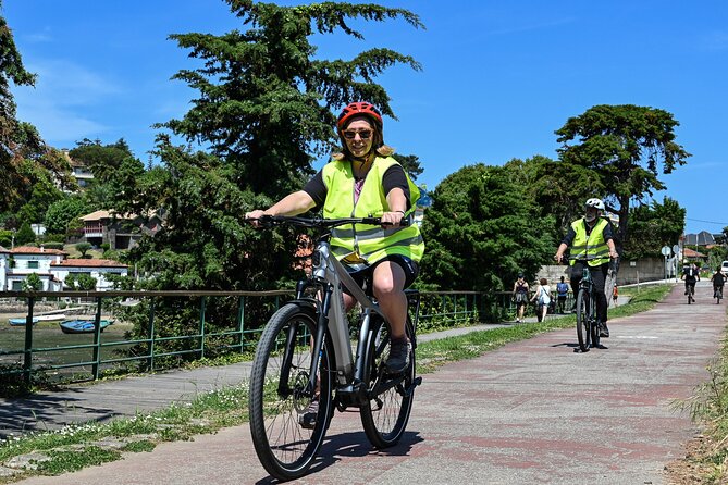Electric bike tour with optional pick-up for cruisers - Meeting point and getting comfortable before you ride