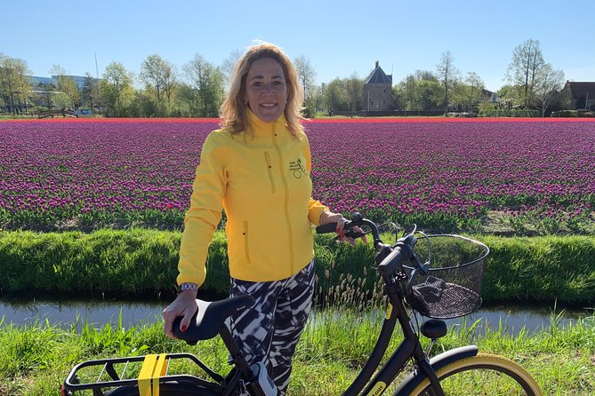 Enjoy the tulip fields by bicycle with a local guide! Tulip bike tour! - Stop 2: Lisse Tourist Info & the Black Tulip Museum near Het Vierkant