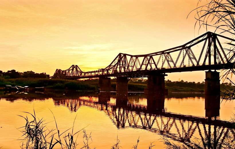 Explore Hanoi Old City By Cycling Tour With Small Groups - Entering Hanoi the practical way: a 4-hour bike route built for real streets