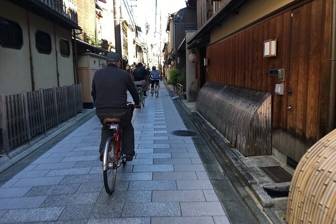 Explore Hidden Alleyway with a Local Expert (Morning tour) - A stress-free Kyoto morning on an e-bike
