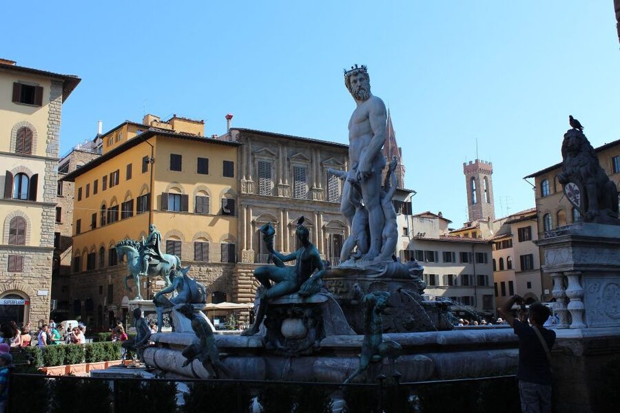 Florence: 2-Hour Guided Sightseeing Bike Tour - Into Oltrarno and Piazza Pitti: Florence away from the loudest crowds