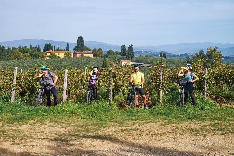 Florence: Chianti E-Bike Tour with Tuscan Lunch & Winery - Homemade Tuscan lunch paired with wine and extra-virgin olive oil