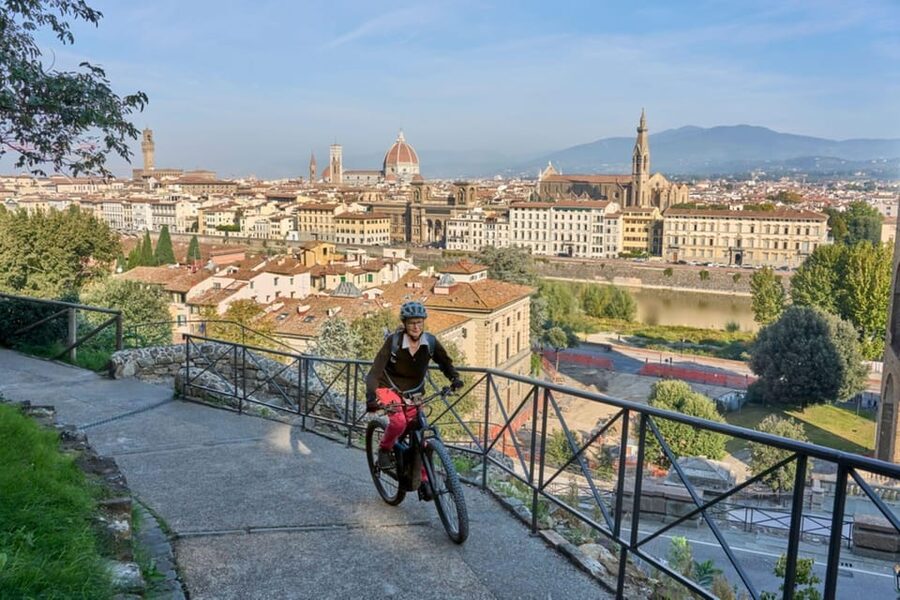 Florence:E-Bike City Tour with stop at Piazzale Michelangelo - Medici stories and hill-road views just outside the center