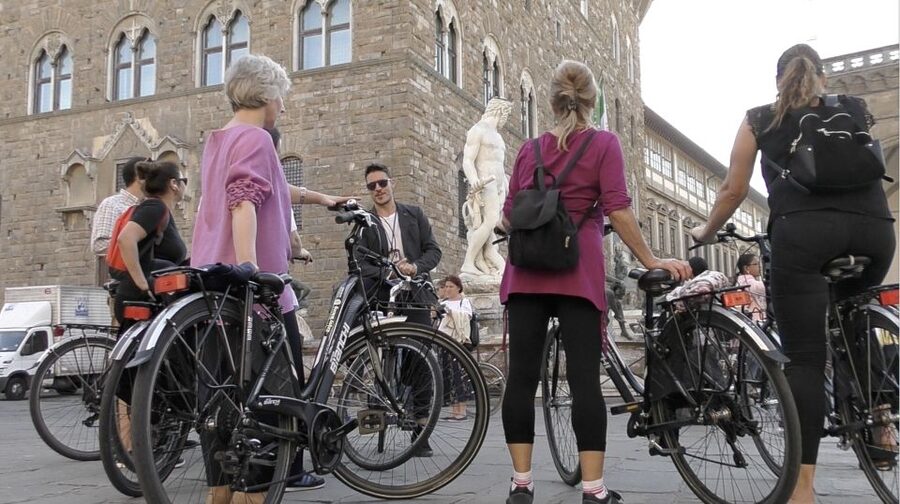 Florence: Guided Bike Tour with Piazzale Michelangelo - Duomo complex and Piazza della Repubblica: getting your bearings fast