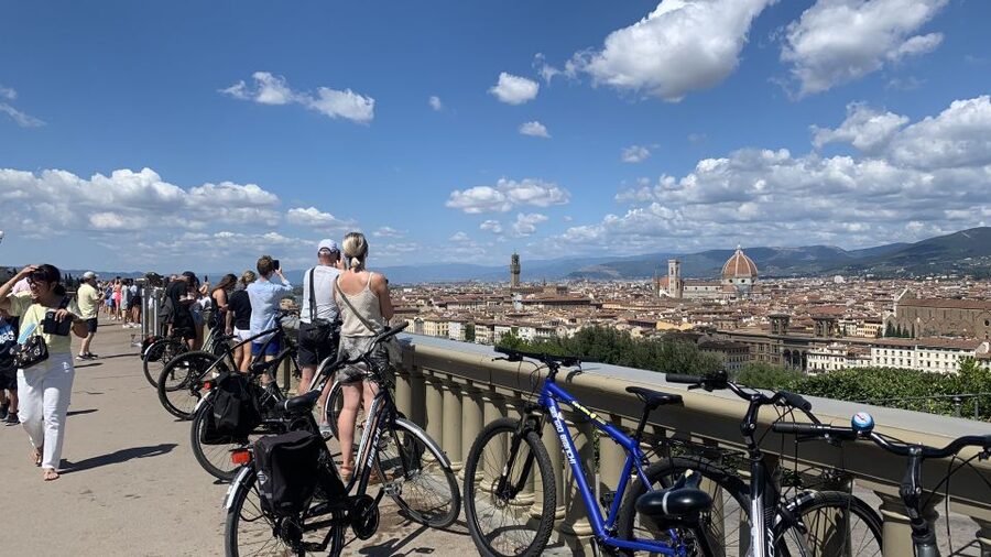 Florence: Guided Bike Tour with Piazzale Michelangelo - Bridges and viewpoints: Santa Trinita and the path to Ponte Vecchio