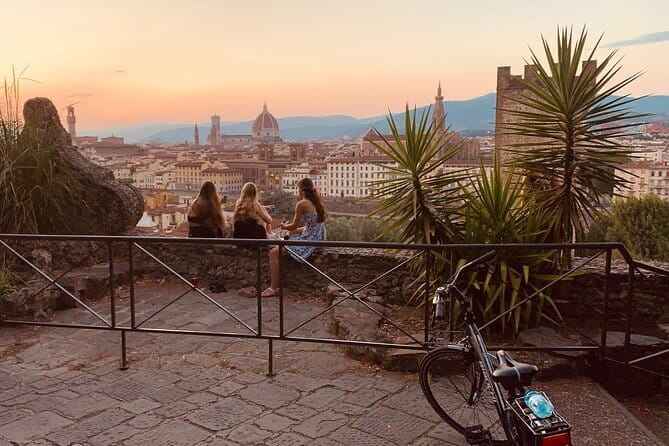 Florence Night Bike Tour with Wine and Aperitivo Picnic included - Santa Maria Sopr’Arno and San Niccolò: Ponte Vecchio angles you can’t fake