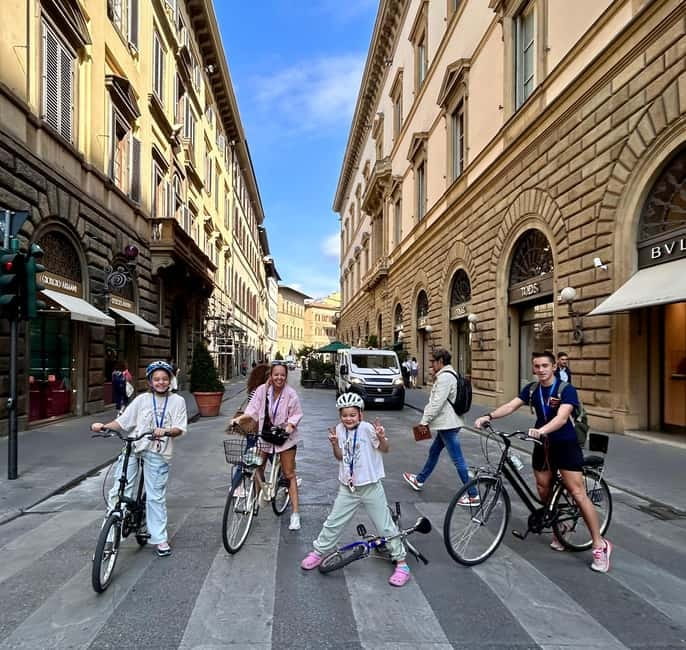 Florence: Untold Bike tour with Roberto - Piazza della Signoria: wine, stories, and a workshop pause