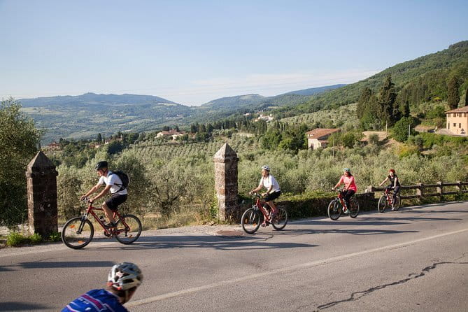 Florence Vintage Bike Tour–guided, small group or private option - San Lorenzo: Medici burial ground in the middle of the market