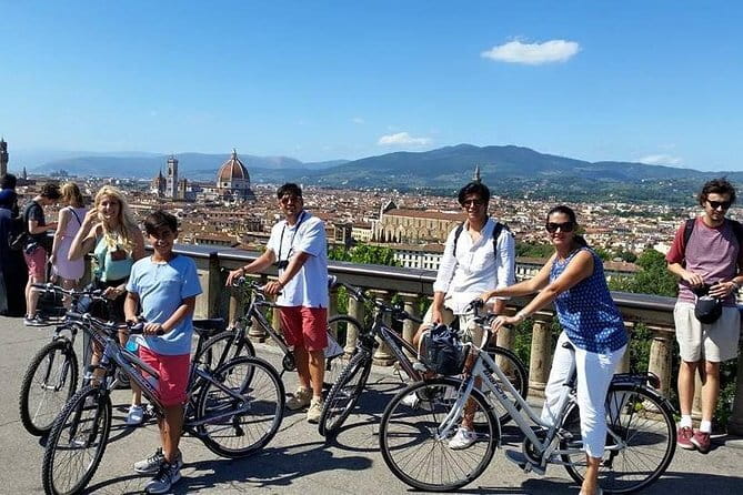 Florence Vintage Bike Tour–guided, small group or private option - Santo Spirito in Oltrarno: the other side of the Arno
