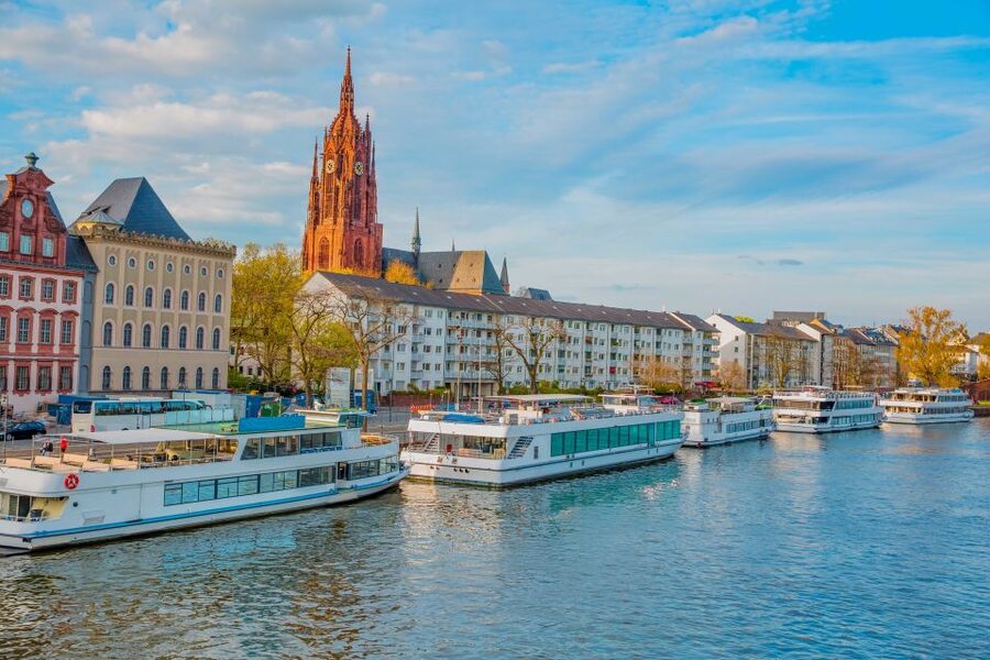 Frankfurt: Guided Bike Tour - Finishing back in Sachsenhausen: where your guide sends you for Apfelwein and food