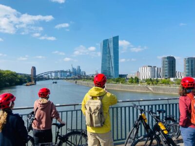 Frankfurt: Guided Bike Tour - Martin-May-Straße logistics: finding bellorange and rolling with the group