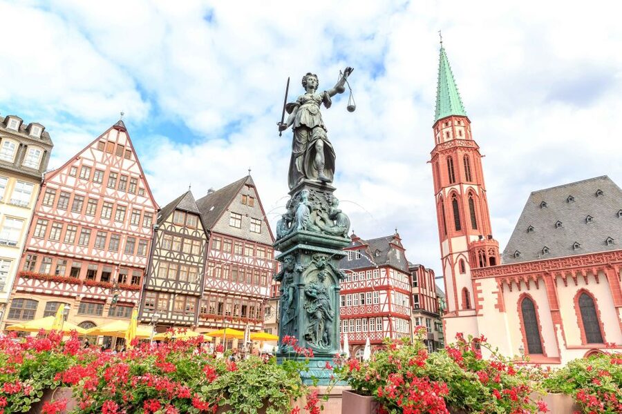 Frankfurt: Guided Bike Tour - St. Paul’s Church and Goethe House area: democracy origins and a writer’s early life