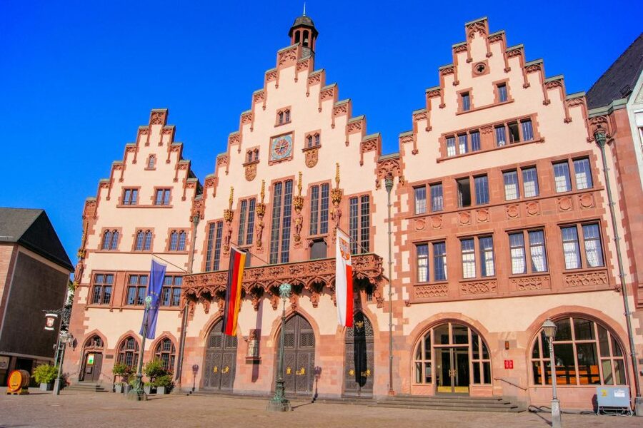 Frankfurt: Guided Bike Tour - Stock Exchange and the bull-and-bear moment: modern Frankfurt with a wink