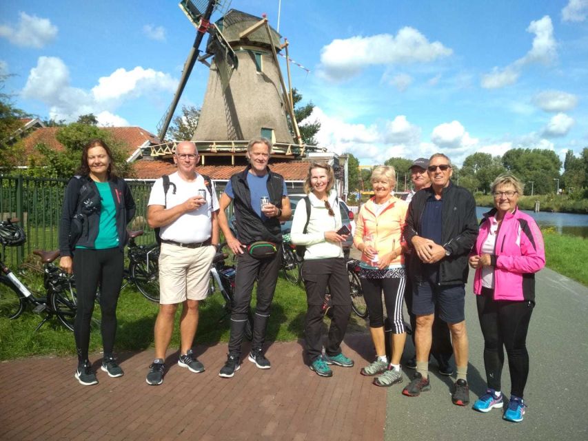 From Amsterdam: Countryside Bike Tour - Holysloot coffee break: where Dutch apple pie becomes the point