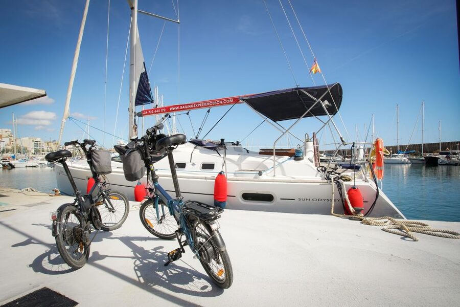 From Barcelona: E-Bike and Sailing Tour with Wine Tastings - Sailing Back to Barcelona: Drinks, Snacks, and a Real Coastal View