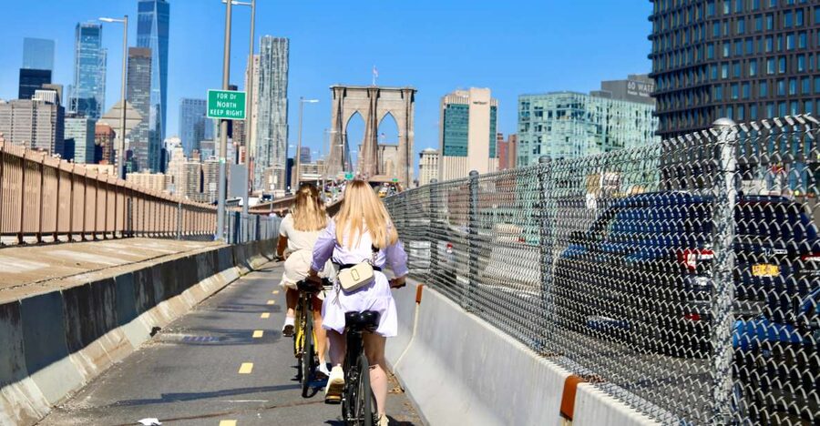 From Manhattan: 2-Hour Brooklyn Bridge Bike Tour - Manhattan Bridge photo stop: a second angle on the same skyline