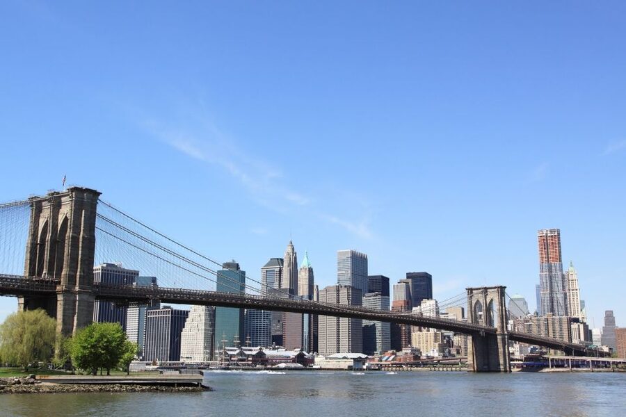From Manhattan: 2-Hour Brooklyn Bridge Sightseeing Bike Tour - Manhattan Photo Stops: Pace University, Woolworth Building, and Chinatown