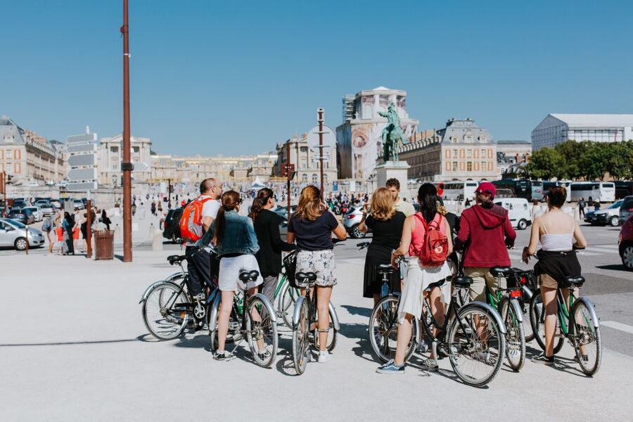 From Paris: Bike Tour to Versailles with Timed Palace Entry - Biking the royal grounds: the shortcut to Versailles scale