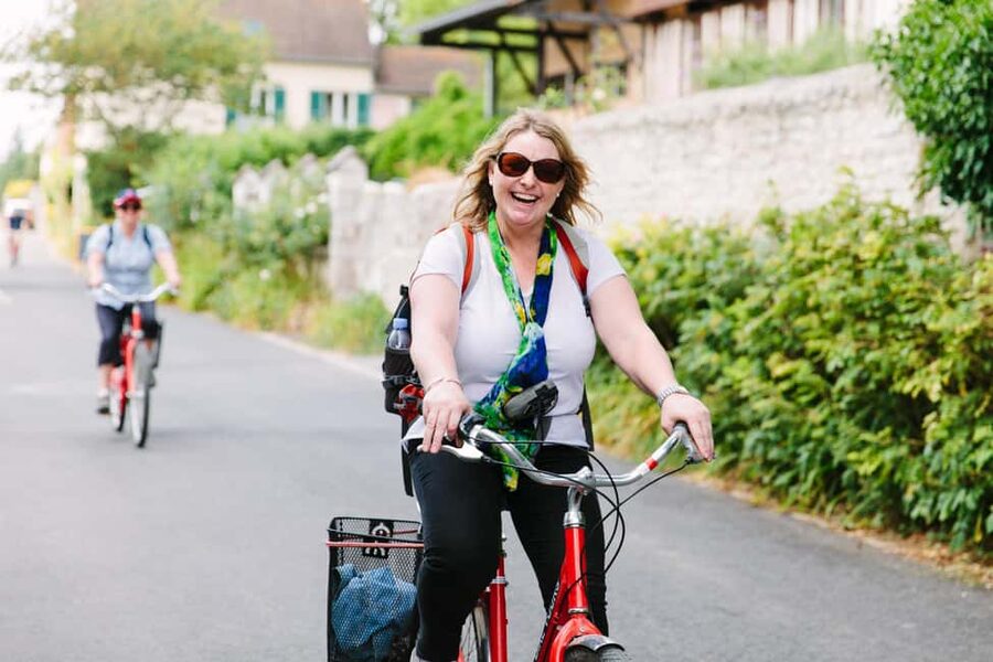 From Paris: Monet Garden & Giverny Bike Tour and Picnic Stop - The Bike Ride to Giverny: Easy Pedal, Real Momentum