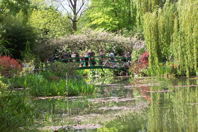 From Paris: Monet Gardens & Giverny Bike Tour with Picnic Stop - The day’s flow: from Paris pickup to Monet’s water lilies