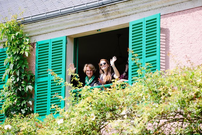From Paris: Monet Gardens & Giverny Bike Tour with Picnic Stop - Giverny by bike: church cemetery, Monet’s burial vault, and Hotel Baudy