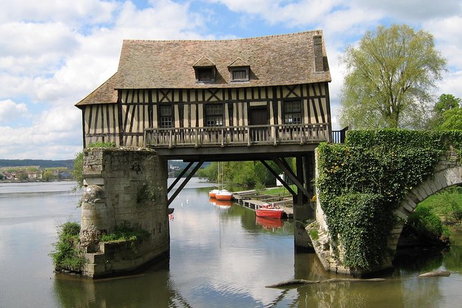 From Paris: Monet Gardens & Giverny Bike Tour with Picnic Stop - Where to meet and how the bike pickup really feels