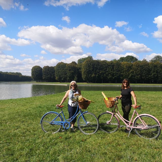 From Paris: Skip-the-Line Palace of Versailles Bike Tour - Switching gears: Versailles town, the market, and cheese tasting