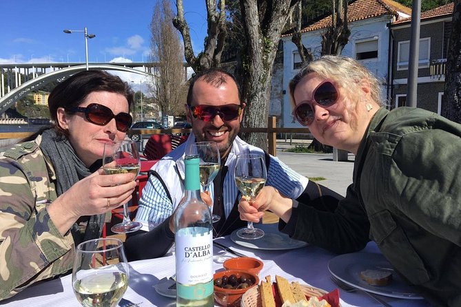 From Porto with view to Gaia: Private Bike Tour #DuckSideOfPorto - The Porto side: Praca Da Ribeira as your launchpad