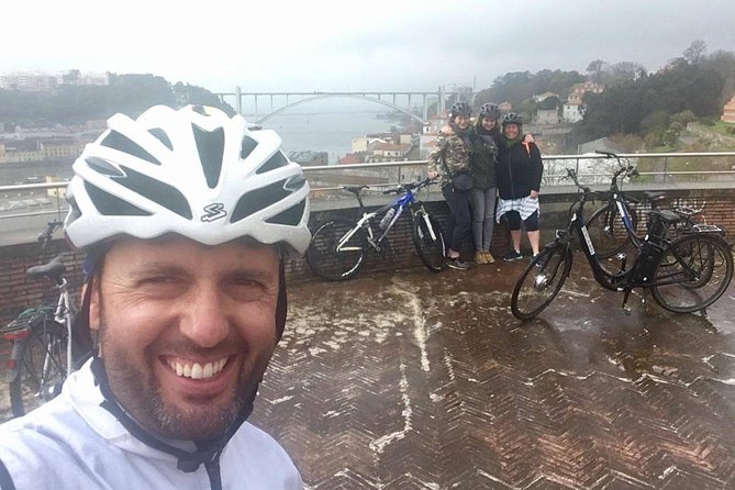 From Porto with view to Gaia: Private Bike Tour #DuckSideOfPorto - The included drink break: soda, pop beer, or juice